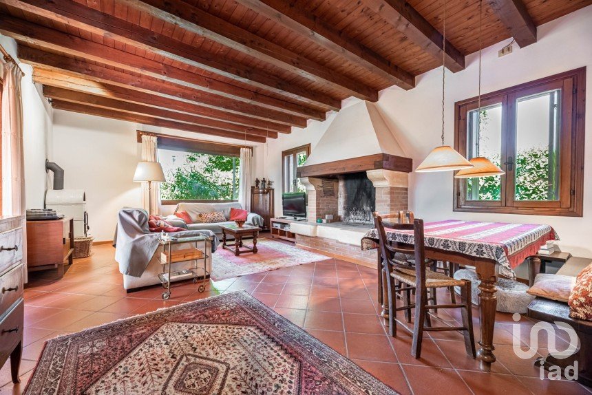 Rustico 15 locali di 975 m² in Montegalda (36047)