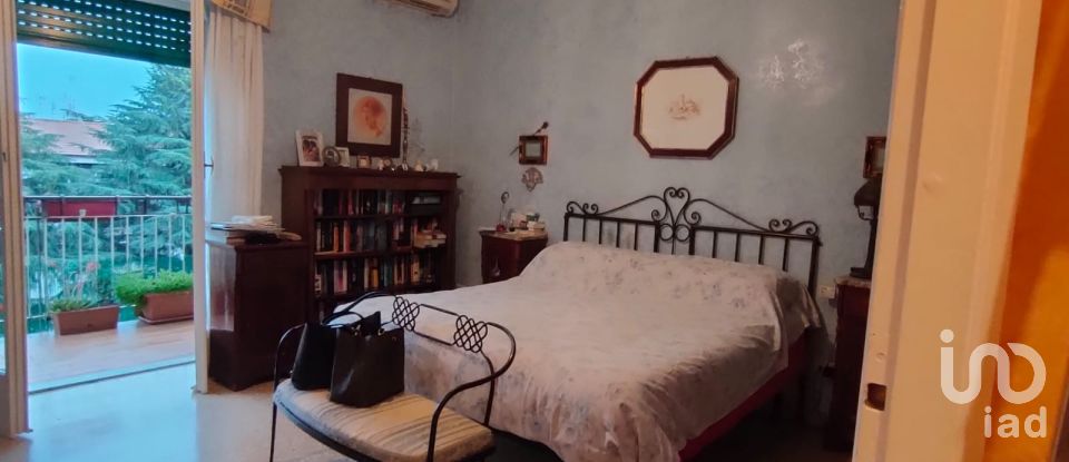 Appartamento 5 locali di 107 m² a Roma (00139)