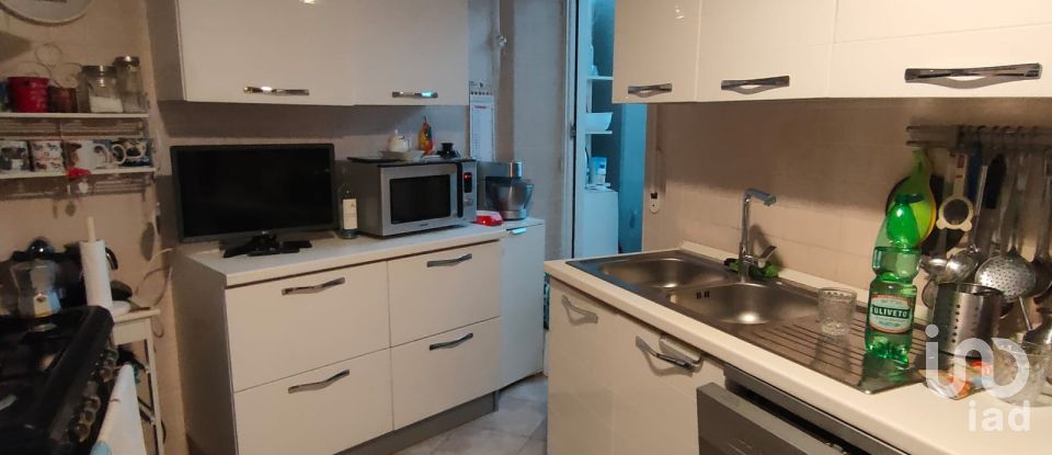 Appartamento 5 locali di 107 m² a Roma (00139)