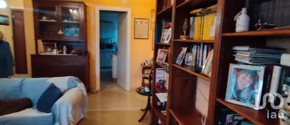 Appartamento 5 locali di 107 m² a Roma (00139)