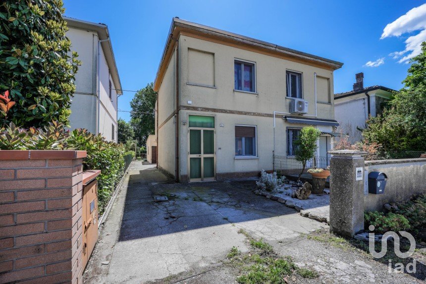 House 6 rooms of 86 m² in Argenta (44011)