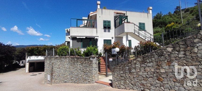 Appartamento 6 locali di 84 m² a Celle Ligure (17015)