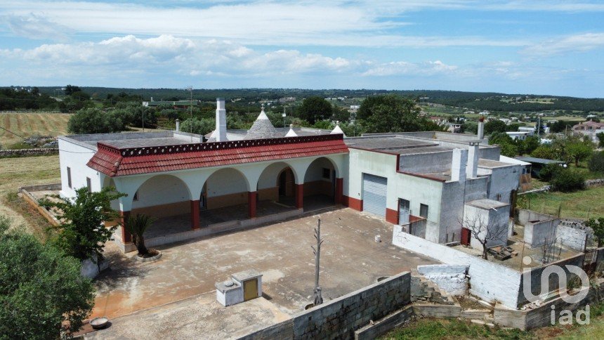 Casale 13 locali di 200 m² in Martina Franca (74015)