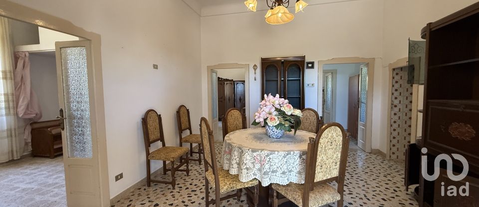 Casale 13 locali di 200 m² in Martina Franca (74015)