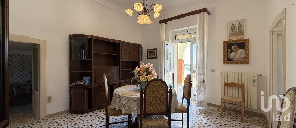 Casale 13 locali di 200 m² in Martina Franca (74015)
