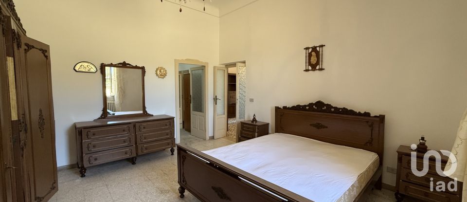 Casale 13 locali di 200 m² in Martina Franca (74015)