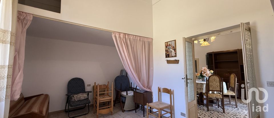 Casale 13 locali di 200 m² in Martina Franca (74015)