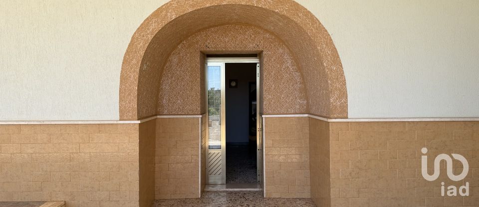 Casale 13 locali di 200 m² in Martina Franca (74015)