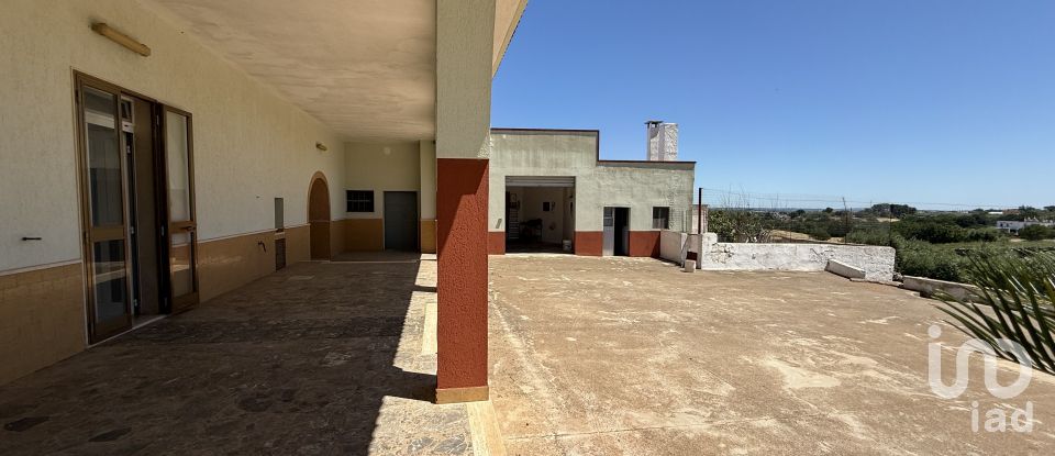 Casale 13 locali di 200 m² in Martina Franca (74015)