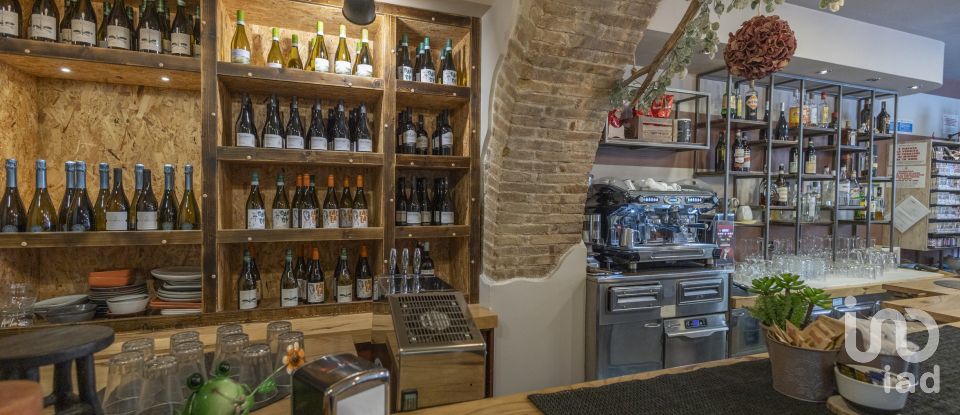 Negozio / locale commerciale di 45 m² in Loreto (60025)