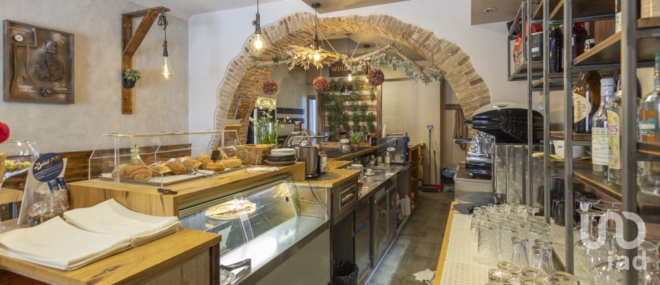 Negozio / locale commerciale di 45 m² in Loreto (60025)