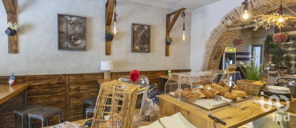 Negozio / locale commerciale di 45 m² in Loreto (60025)