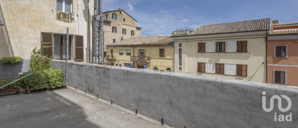 Negozio / locale commerciale di 45 m² in Loreto (60025)