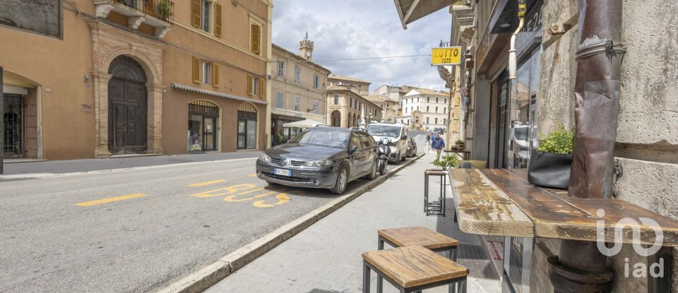 Negozio / locale commerciale di 45 m² in Loreto (60025)