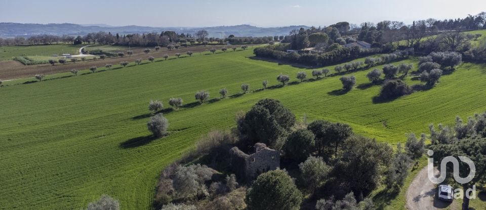 Rustico 4 locali di 189 m² in Montecosaro (62010)