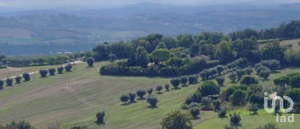 Rustico 4 locali di 189 m² in Montecosaro (62010)