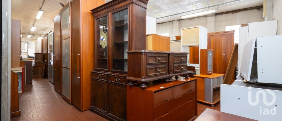 Negozio / locale commerciale di 750 m² in Torino (10152)