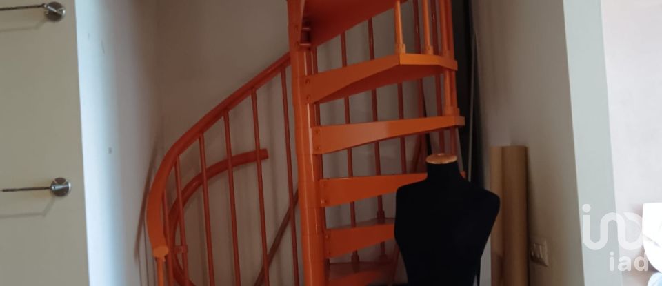 Negozio / locale commerciale di 40 m² in Milano (20144)