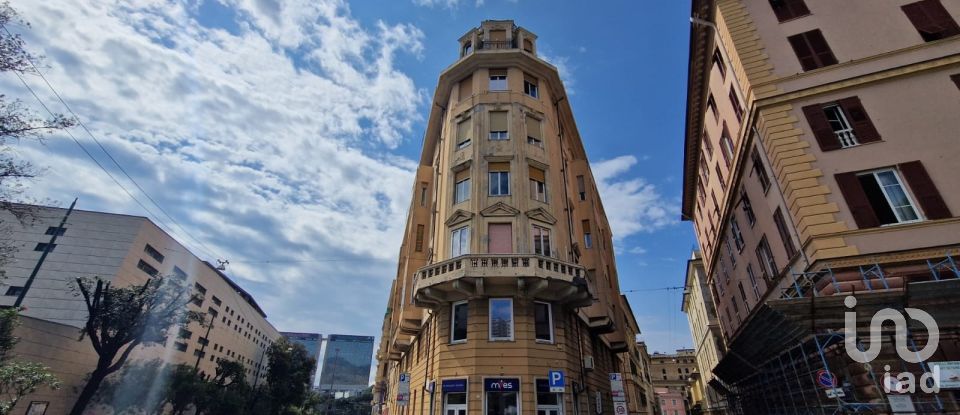 Laboratorio di 483 m² in Genova (16122)
