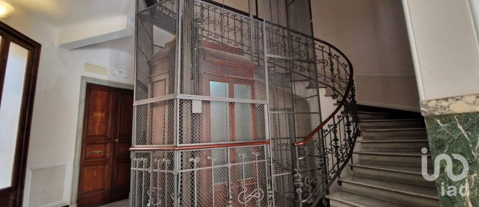 Laboratorio di 483 m² in Genova (16122)