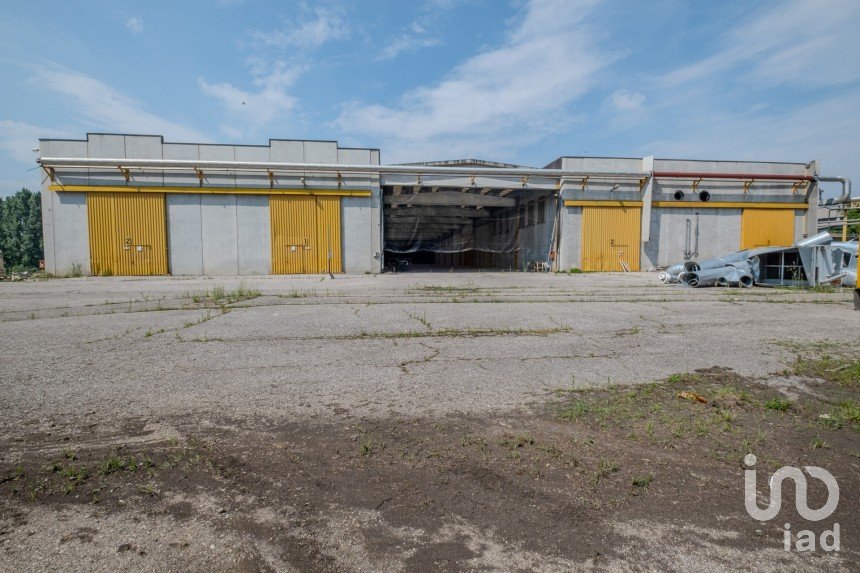 Capannone di 8.000 m² in Volta Mantovana (46049)
