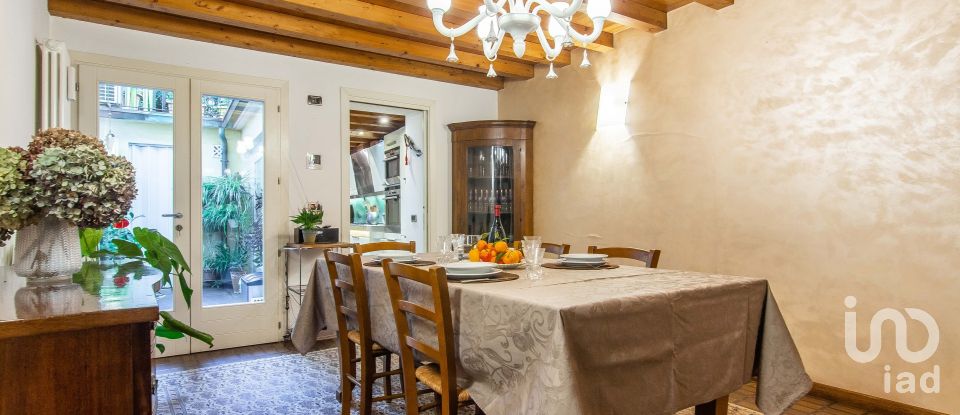 Lodge 9 rooms of 210 m² in Vicenza (36100)