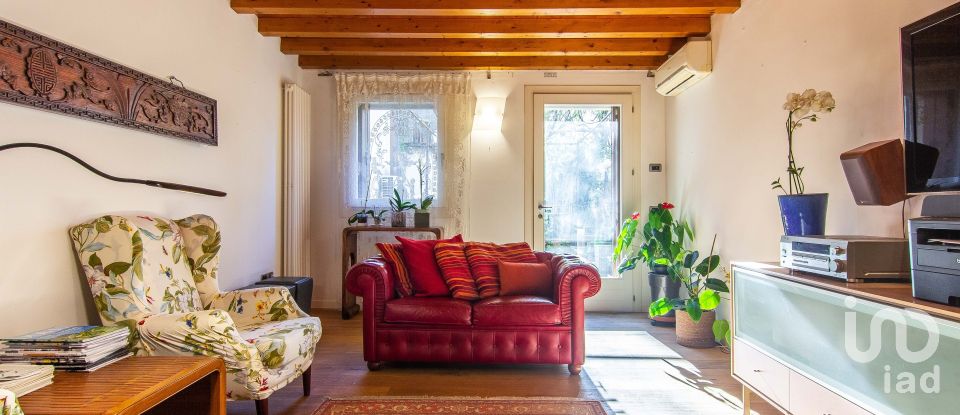 Lodge 9 rooms of 210 m² in Vicenza (36100)