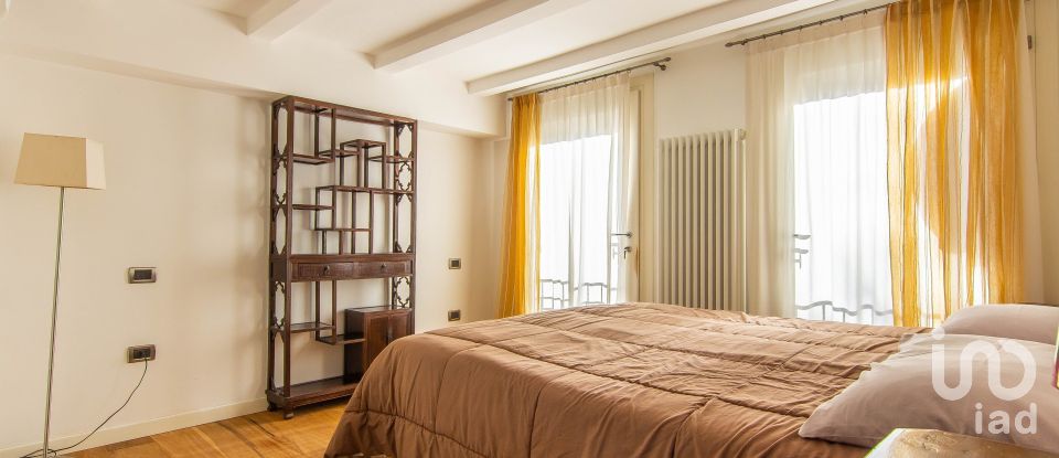Lodge 9 rooms of 210 m² in Vicenza (36100)