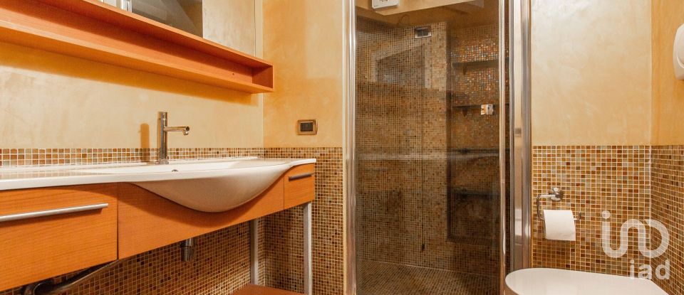 Lodge 9 rooms of 210 m² in Vicenza (36100)