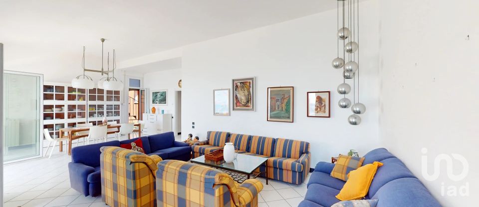 Appartamento 9 locali di 204 m² a Arenzano (16011)