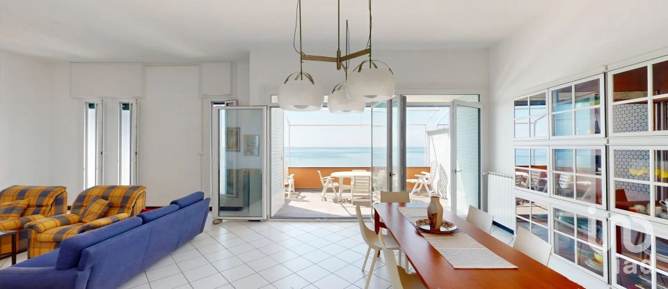 Appartamento 9 locali di 204 m² a Arenzano (16011)