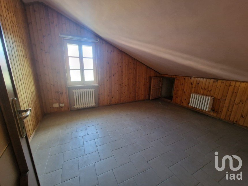 Three-room apartment of 98 m² in Torino (10133)
