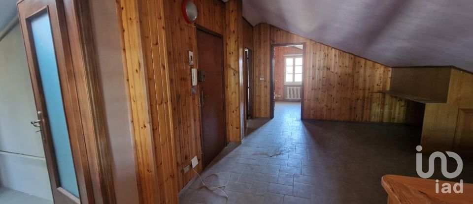 Three-room apartment of 98 m² in Torino (10133)