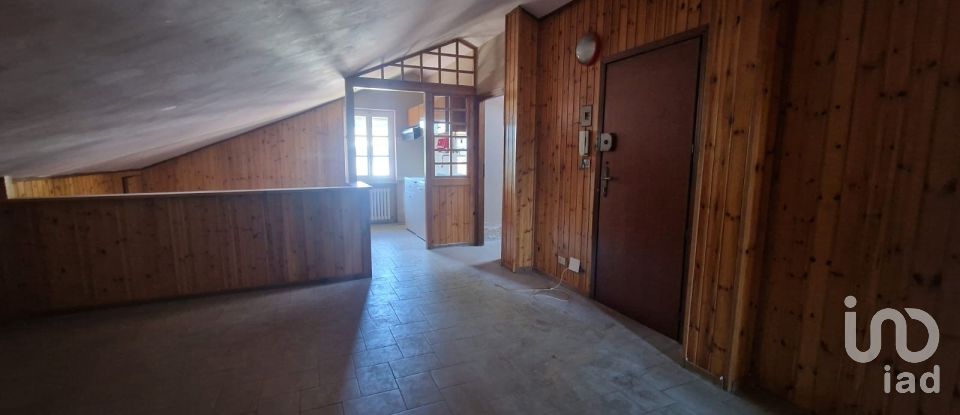 Three-room apartment of 98 m² in Torino (10133)