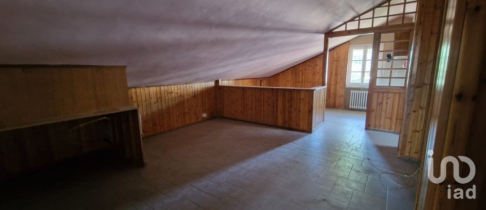 Three-room apartment of 98 m² in Torino (10133)