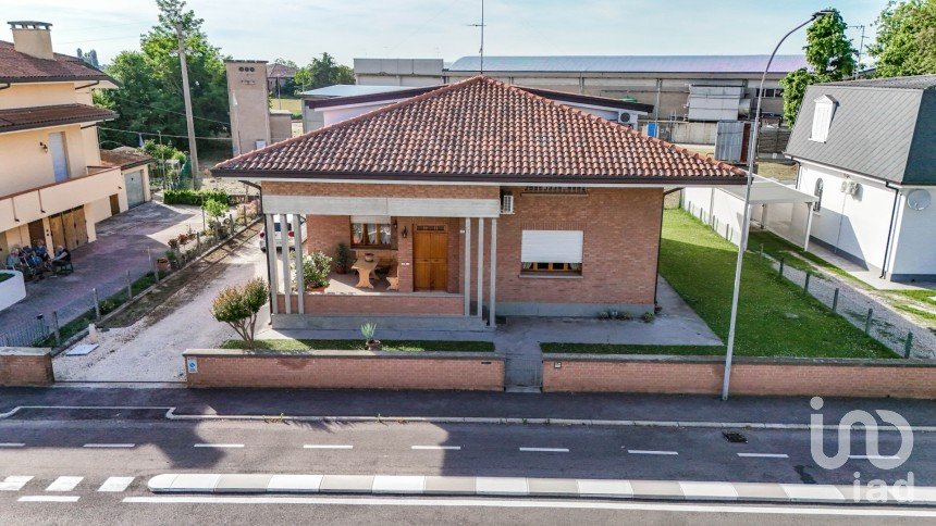 Casa indipendente / Villa 7 locali di 270 m² in Argenta (44011)