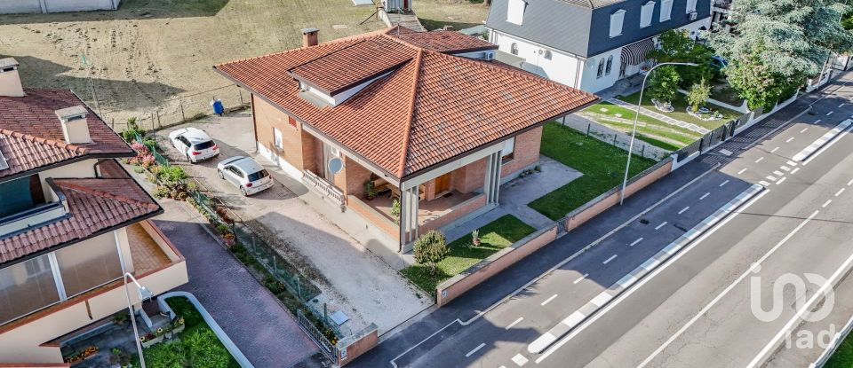 Casa indipendente / Villa 7 locali di 270 m² in Argenta (44011)