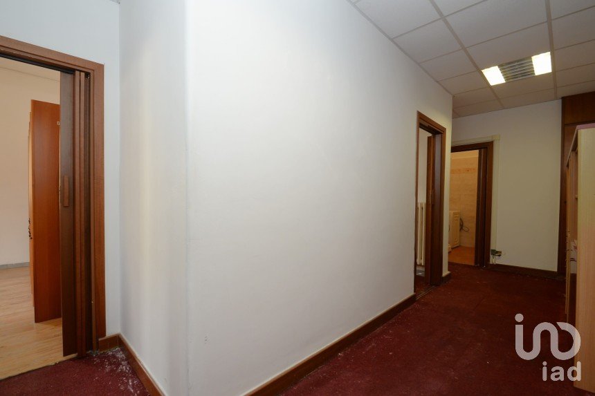 Three-room apartment of 85 m² in Roma (00174)