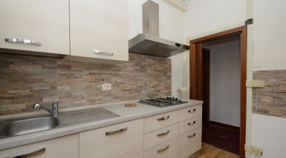 Three-room apartment of 85 m² in Roma (00174)
