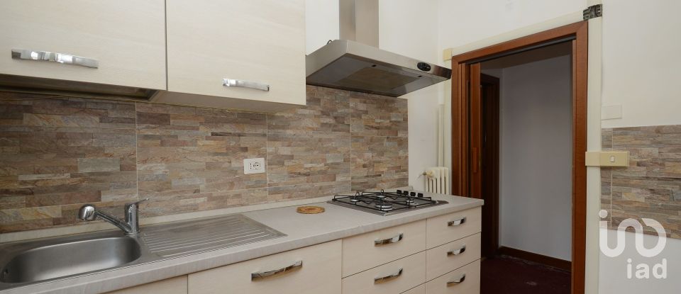 Three-room apartment of 85 m² in Roma (00174)