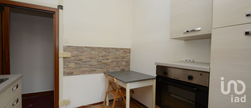 Three-room apartment of 85 m² in Roma (00174)