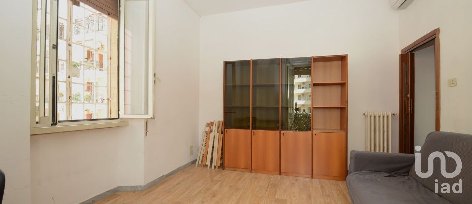 Three-room apartment of 85 m² in Roma (00174)