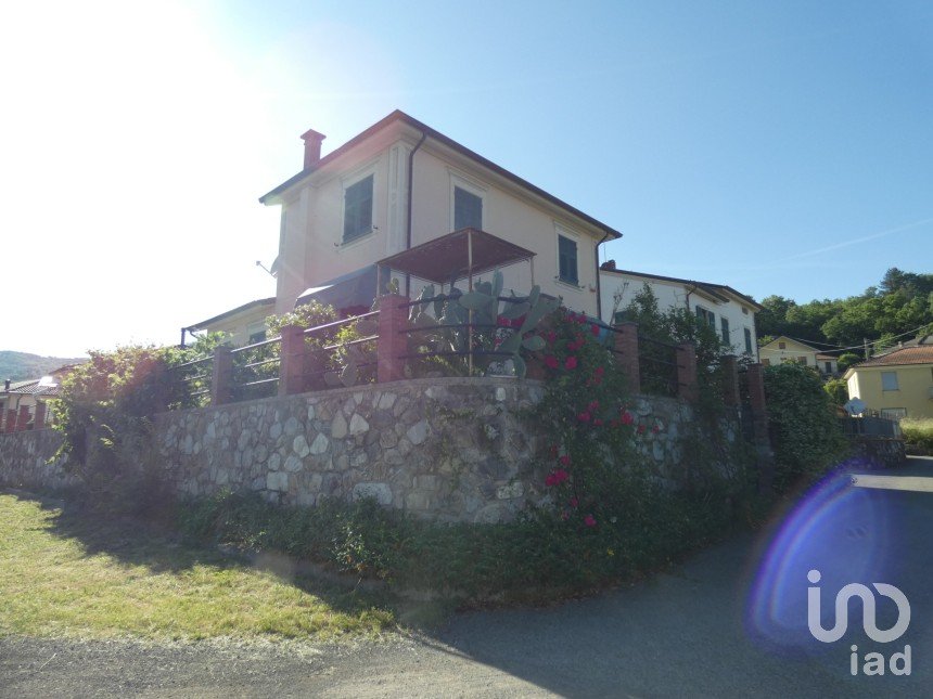 Casa indipendente / Villa 8 locali di 150 m² in Varese Ligure (19028)