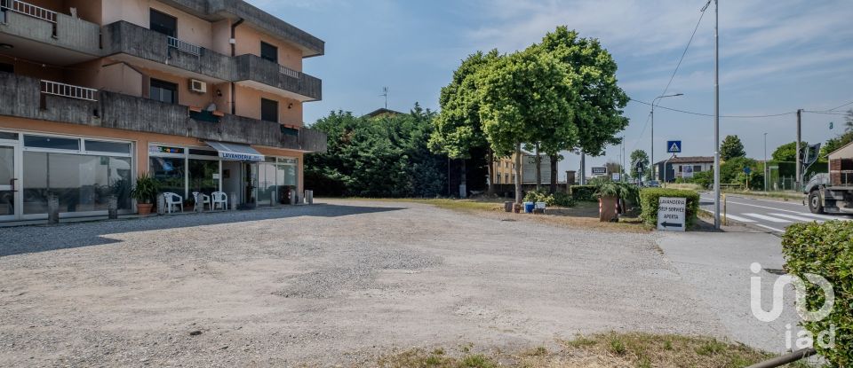 Negozio / locale commerciale di 95 m² in Goito (46044)