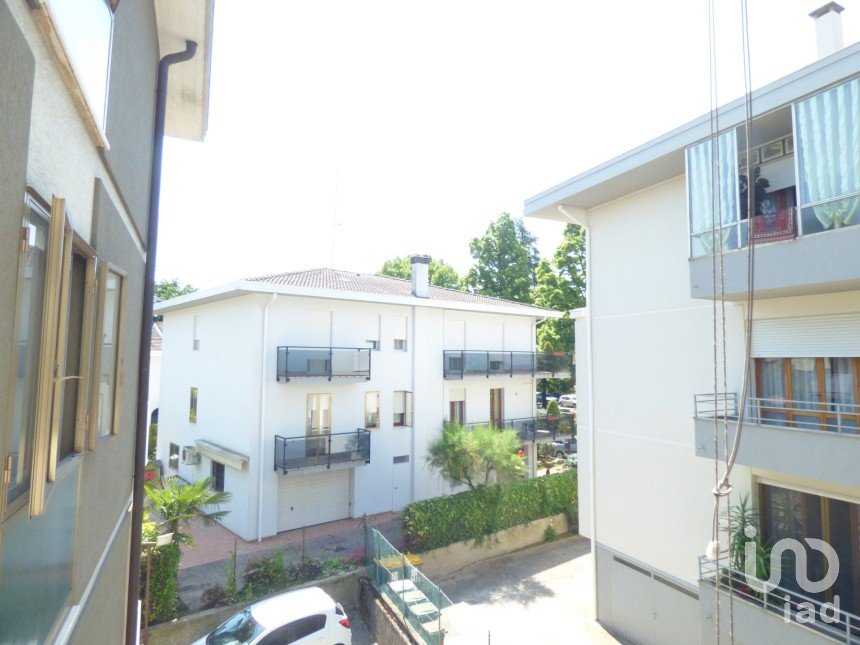 Apartment 7 rooms of 138 m² in Padova (35134)