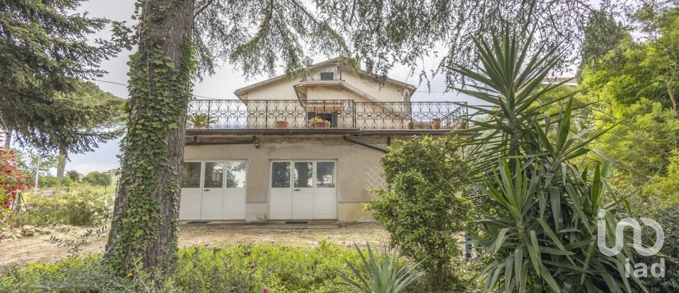 Casa indipendente / Villa 11 locali di 260 m² in Appignano (62010)