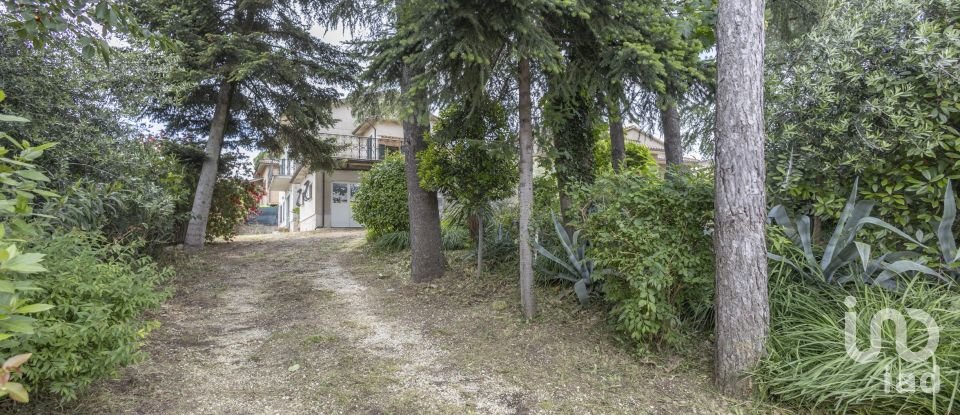 Casa indipendente / Villa 11 locali di 260 m² in Appignano (62010)