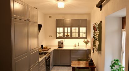 Casa indipendente / Villa 9 locali di 260 m² in Murialdo (17013)