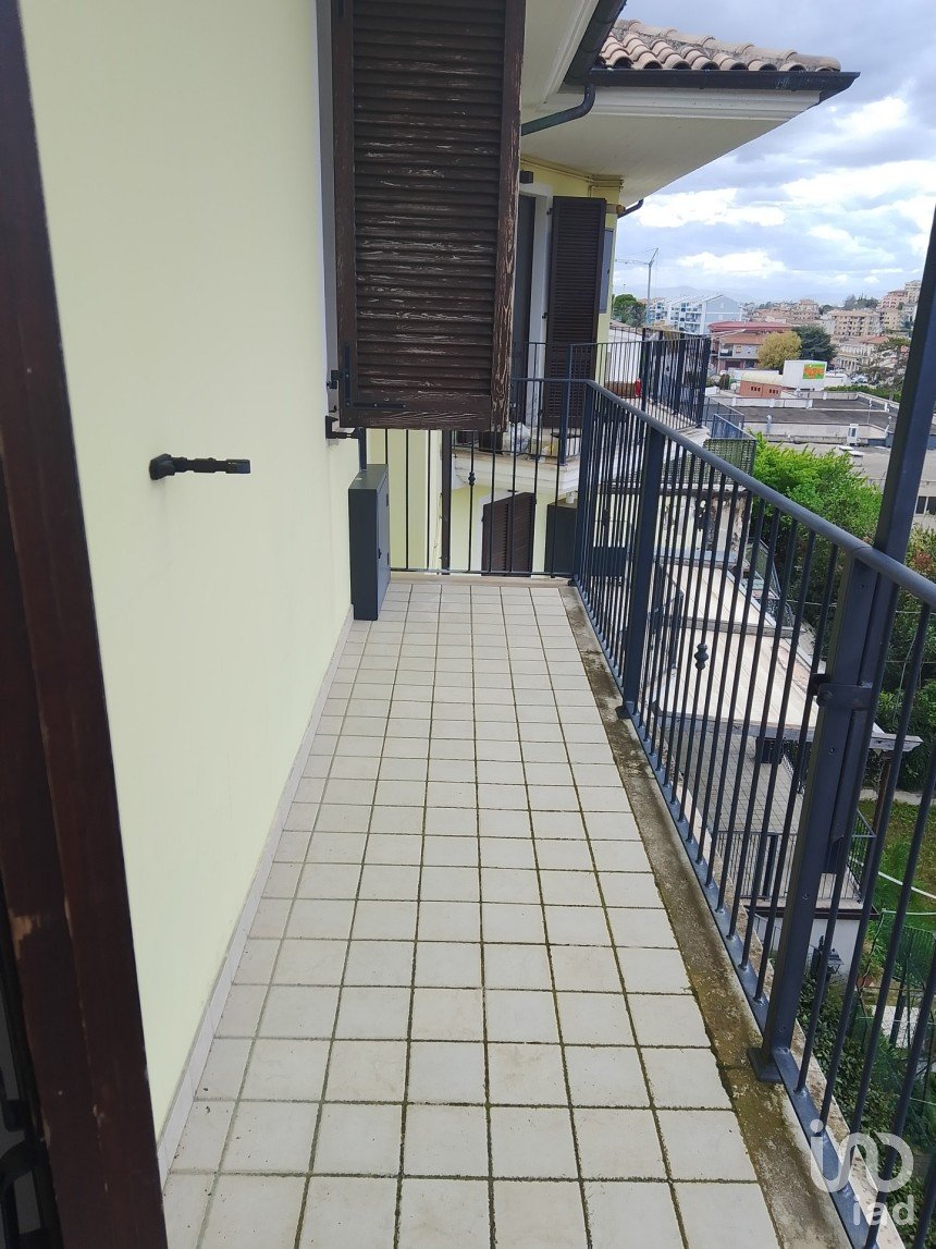 Loft 5 locali di 75 m² a Montegranaro (63812)