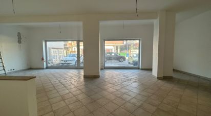 Negozio / locale commerciale di 240 m² in San Nicola la Strada (81020)